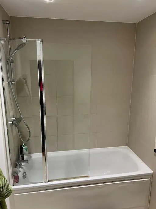Modern, Luxurious 1 Apartment Next To Station, Few Stops Away From Central Londra 0*,