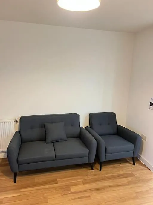 Modern, Luxurious 1 Apartment Next To Station, Few Stops Away From Central London
